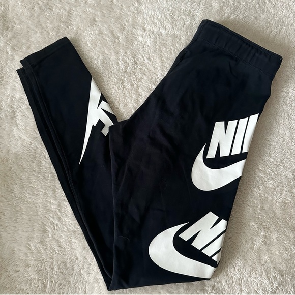 5 pc Lot PINK Sport Victoria’s Secret Fabletics Shorts Nike Leggings Sz XS - Picture 2 of 6